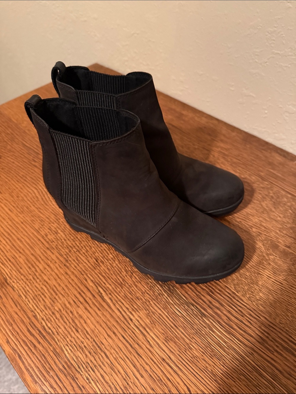 Sorel Black Chelsea Ankle Boots with Elastic Side Panels